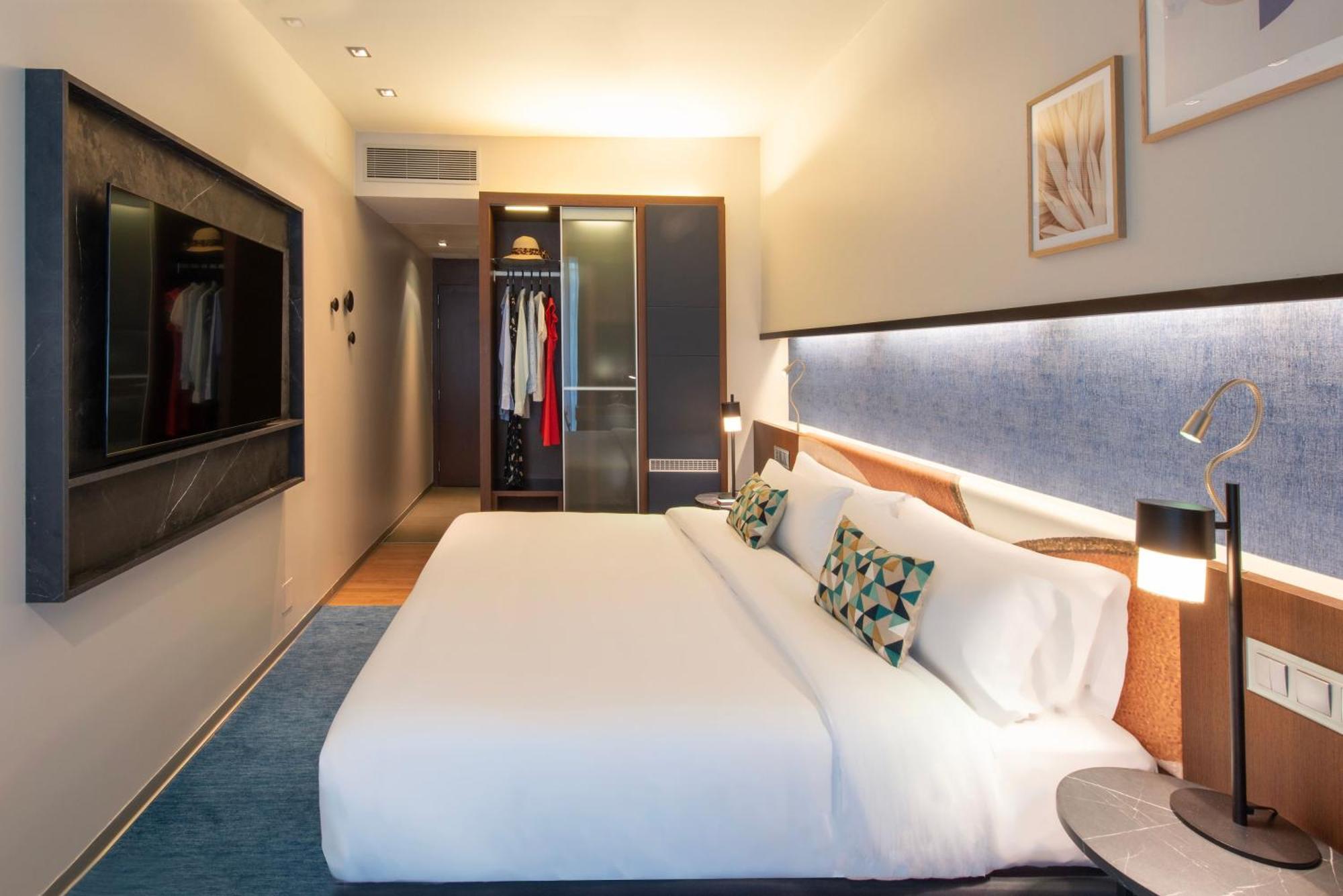 Hotel Crowne Plaza Madrid - Centre Retiro By Ihg Extérieur photo