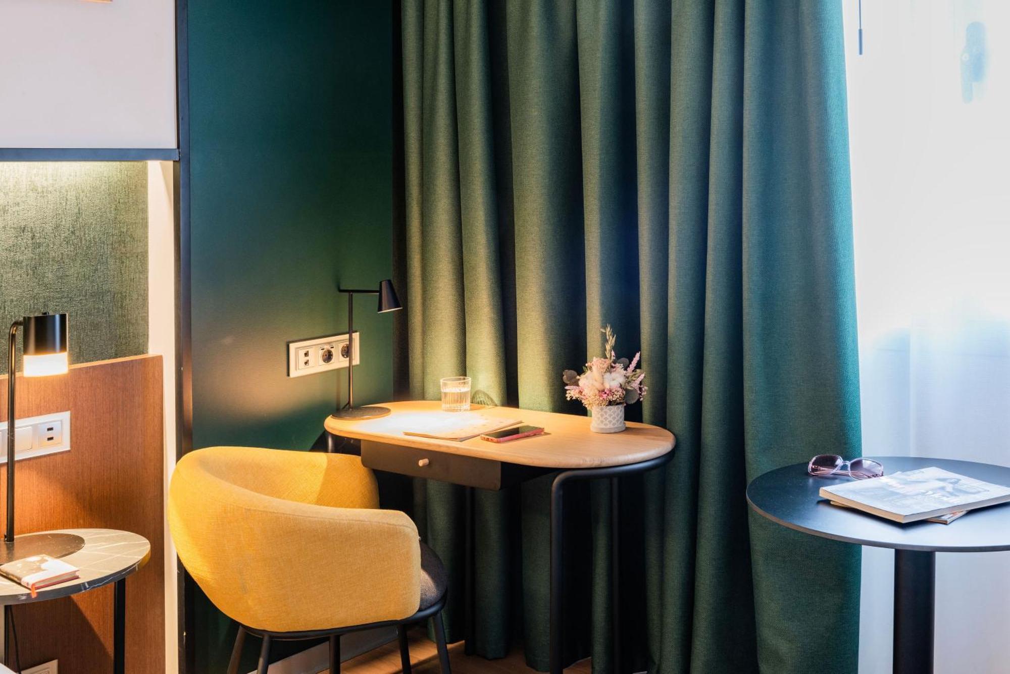 Hotel Crowne Plaza Madrid - Centre Retiro By Ihg Extérieur photo