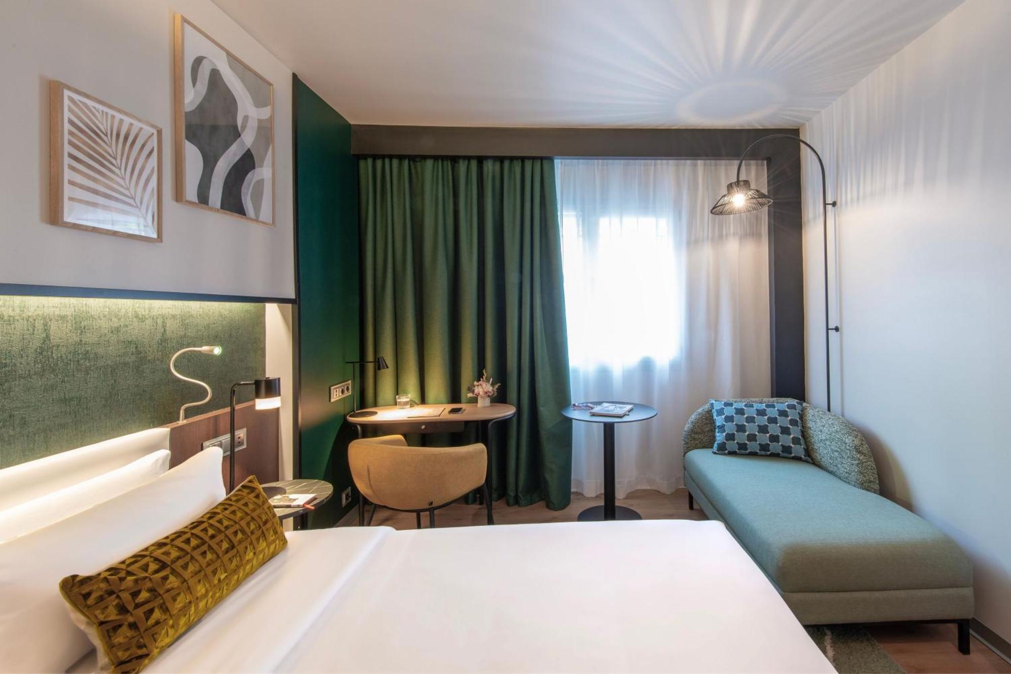 Hotel Crowne Plaza Madrid - Centre Retiro By Ihg Extérieur photo