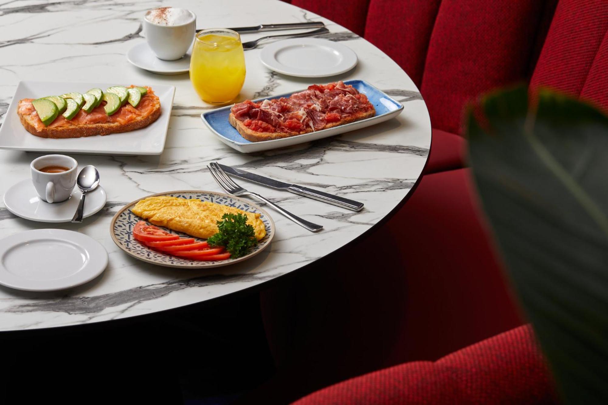 Hotel Crowne Plaza Madrid - Centre Retiro By Ihg Extérieur photo