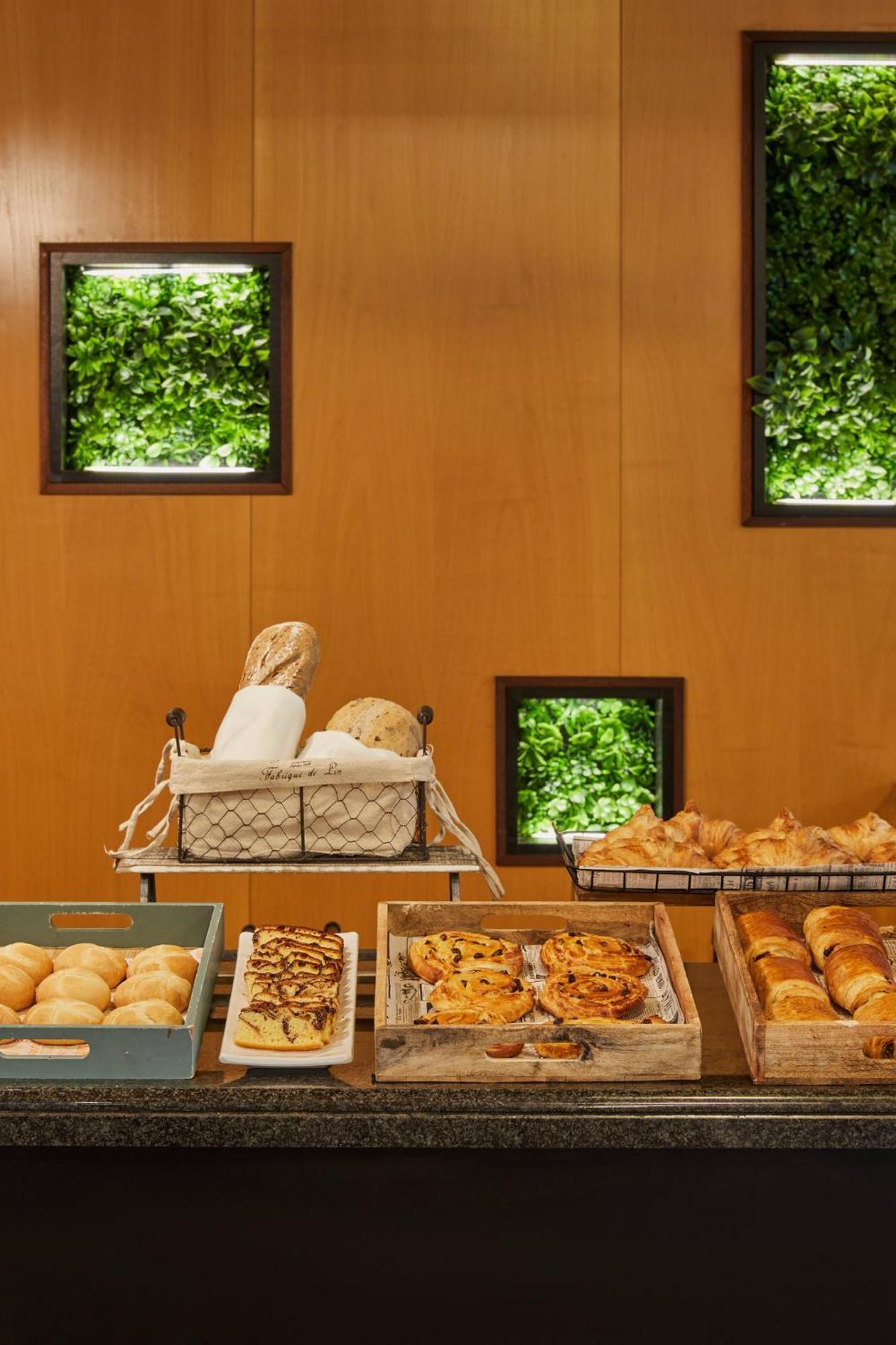 Hotel Crowne Plaza Madrid - Centre Retiro By Ihg Extérieur photo