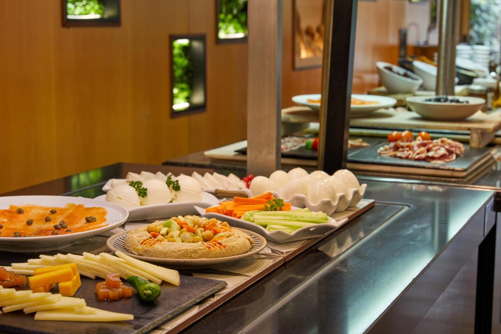 Hotel Crowne Plaza Madrid - Centre Retiro By Ihg Extérieur photo